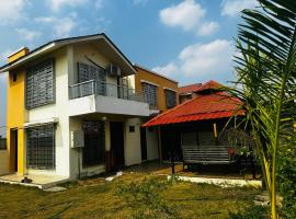 Luxurious Farm House - Nature, Peace, Privacy، فندق في سورات