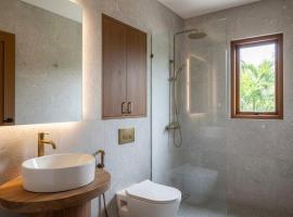 The Moon House, Hotel in Polonia Airport