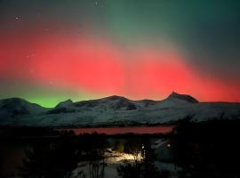 Efjord and Stetind Resort - Cabin Kulhorn, hotel en Ballangen
