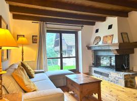 Casa rústica y patio en la Vall d'Aran by RURAL D'ÀNEU, Hotel in Gessa