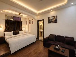 The White Orchid- Near Noida City Center, хотел в Ноида
