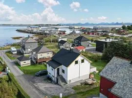 Nice Home In Harøya With Harbor View