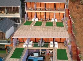 Coco 7 Beach Resort, hotel sa Mandrem