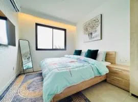 Luxury 1-Bedroom Apartment with Gym & Rooftop Pool - Airport Residential