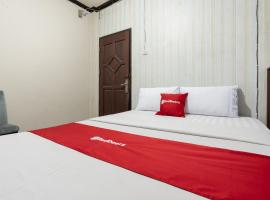 RedDoorz Syariah near Pasar Pagi Samarinda – hotel w mieście Samarinda