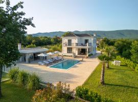 Luxury Villa Decima near Split - Pool & Tennis Retreat, ξενοδοχείο σε Dicmo