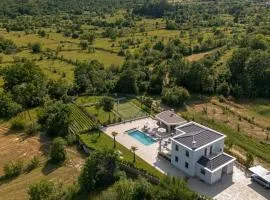 Luxury Villa Decima near Split - Pool & Tennis Retreat