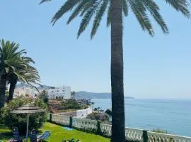 Acapulco Playa Centro Nerja con Piscina y Parking