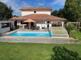 Villa Lou Bercail HOURTIN - 10 personnes, Hotel in Hourtin
