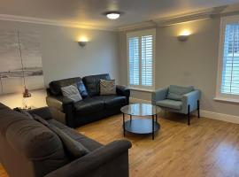 Bay-View 2 Bedroom Seafront Apartment I Parking, hotel i Herne Bay