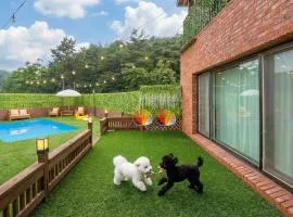 Taean WithDog Aegyeonspa Poolvilla