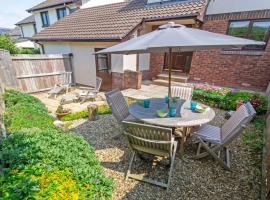 Cockleshell Croyde Sleeps 4 By the Seaside, hotel i Croyde