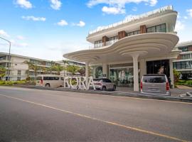 Beachfront 1 Bedroom 361 Condo Kora Resort, hotel a Layan Beach