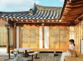Gyeongju Hanokstay Hangbokhanzip