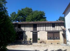 Les Gites de Castera, hotell sihtkohas Aire-sur-lʼAdour