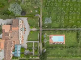 Villa De Fiori 14 sleeps by Tuscanhouses