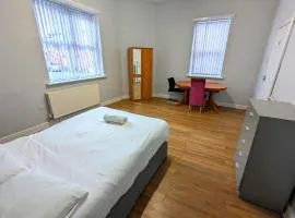 6 bedroom, 3 shower practical home