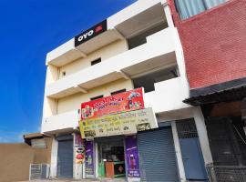 SPOT ON Diamond Guest House, hotel em Āzādpur