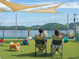 Namhae Four Seasons Pet-Friendly Pension, hotel em Namhae