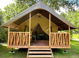 Lodge Mini-Wood, hotel din Les Rochettes