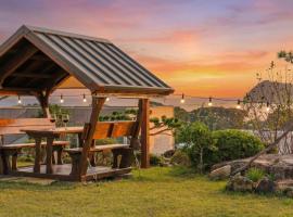 Namhae Familyae Pension, отель в городе Намхэ