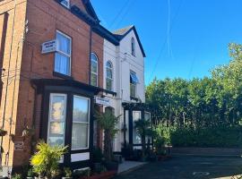 Hendham House - Near Etihad Stadium, CoOp Live Arena, AO Arena, Piccadilly Train Station & Manchester City Centre, hotel sa Manchester