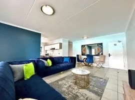 The Blyde - 3 Bedroom Lagoon Facing Luxury Apartment