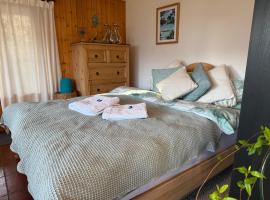 Chalet la Licorne - Cozy Alpine Hideaway in Diogne, hotel en Crans-Montana