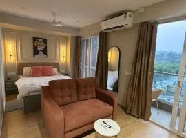 Vivid Private Studio Apt Near Airport
