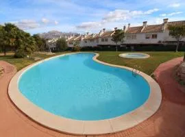 Adosado con piscina comunitaria