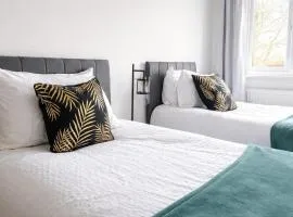 Ashford 3BR with Driveway in Secure Neigbourhood