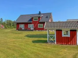 4 Bedroom Stunning Home In Ljungby