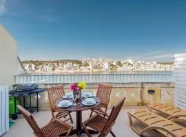 Blue Harbour 5 - 2 bedroom Seafront Penthouse with stunning seaviews - by Getawaysmalta