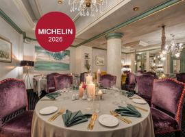 Grand Palace Hotel - Small Luxury Hotels of the World: Riga'da bir evcil hayvan dostu otel