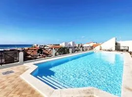 Pool House, StarlinkWiFi, Airconditioning! Direct access to private terrace and shared rooftop pool from the apt, by 'BeachHouseCaboVerde'