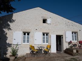 Les coteaux de Pilauzin - Gîtes Erable 4-6 pers et gite Tilleul 4-6 pers, Hotel in Saint-Porchaire