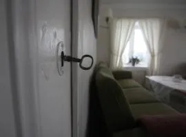 Country house on the scenic Kveøya Island