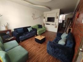 Casa independiente en la mitad del mundo โรงแรมในSan Antonio