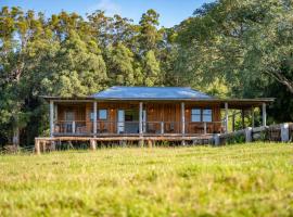 The Hitching Rail Hut - Relax, unwind and reconnect, готель у місті Coramba