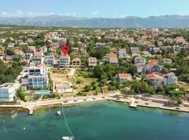 3 Bedroom Cozy Apartment In Maslenica