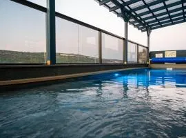 סוויטות בוטיק נעמי - וילה עם בריכה פרטית