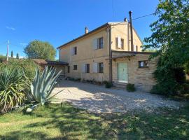 Lovely Home In Mombaroccio, hotel u gradu Mombaroccio