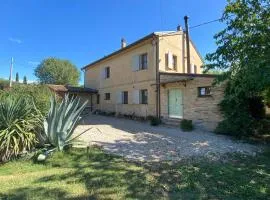 Lovely Home In Mombaroccio