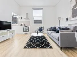 Stylish 2 Bedroom Apartment in Central Cheltenham