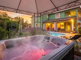 Spacious holiday house / pool / jacuzzi / playground / 6+2