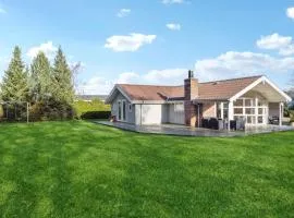 Beautiful Home In Humble With Sauna