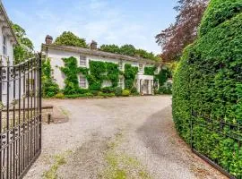 Llwynhelig House - Uk46395