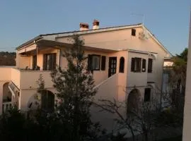 Apartments Toni-Malinska