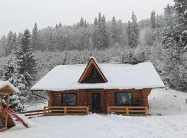 Wild tree house, viešbutis mieste Vărşag