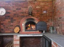 Rushmoor Retreat Horse-Friendly Outdoor Pizza Oven